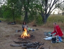 Am Campfeuer mit Cate und Scott, Radler aus Tasmanien, die wir auf der Gibb immer wieder getroffen haben.
